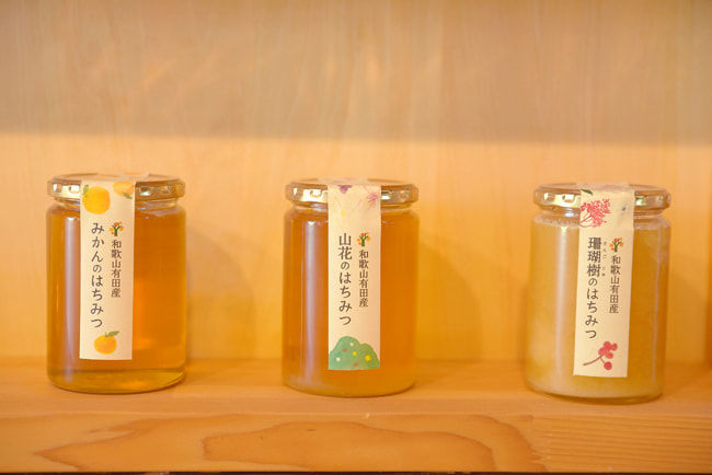 地域の養蜂場とコラボして開発された蜂蜜